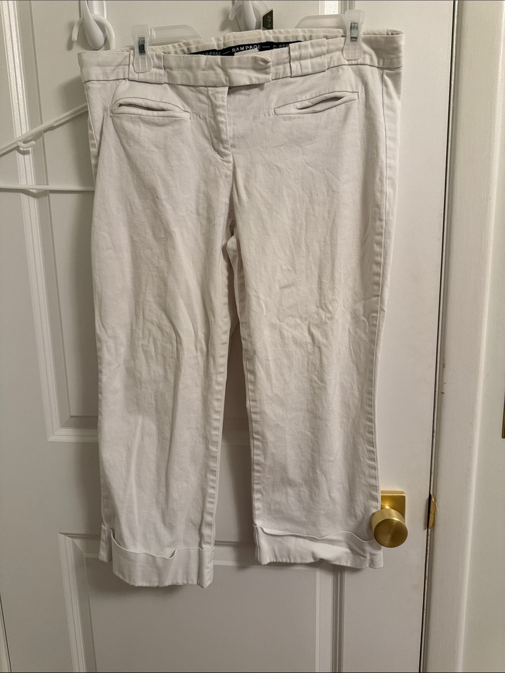 Rampage White Cropped Capris with Cuffed Hem